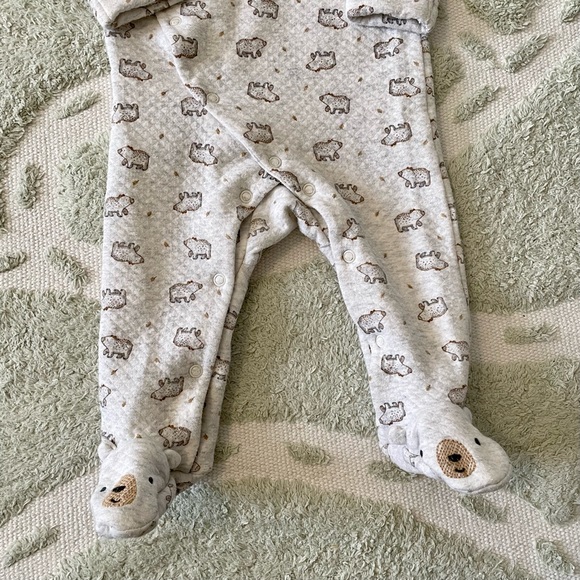 Carter’s Quilted Bear Leaf Print Footie Pajamas in Gray/Brown - 9 Months - Picture 3 of 3